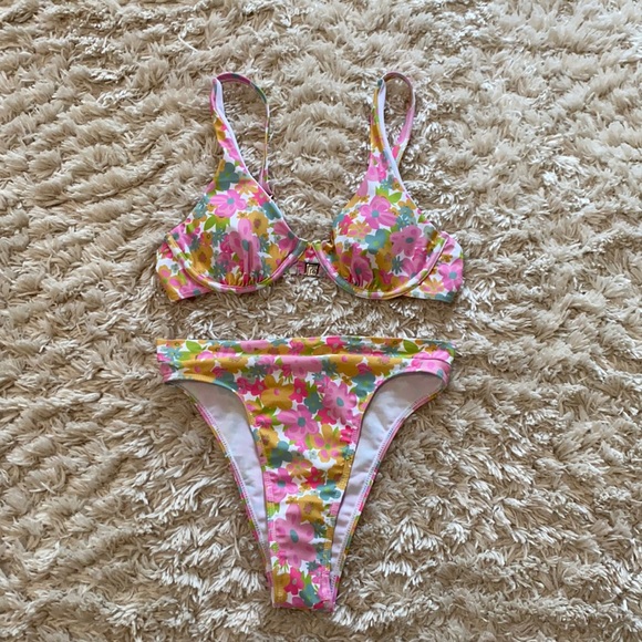 NWT SHEIN Floral Underwire Bikini - Picture 2 of 9